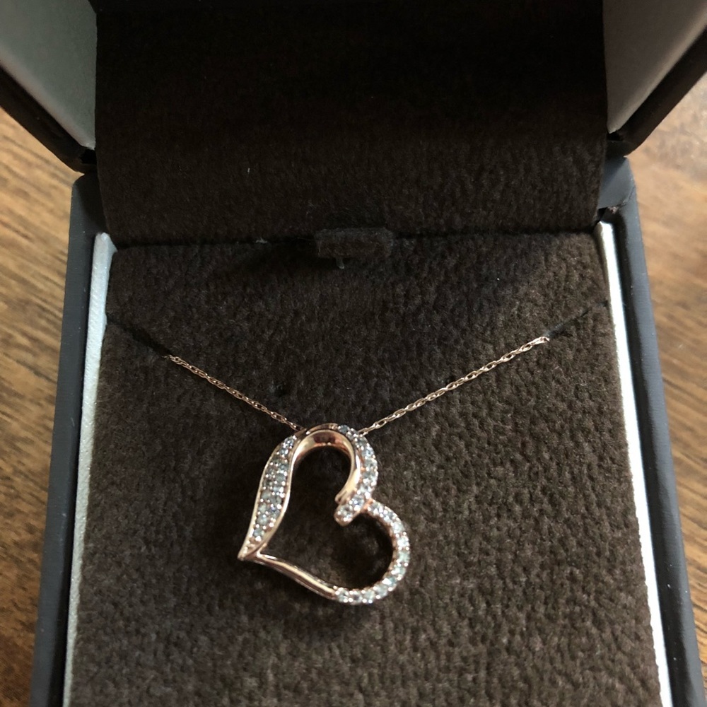 Rose gold diamond heart pendant with chain